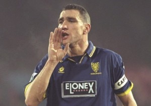 VREMEPLOV: Šta je Vini Džons uradio svom saigraču koji je pokušao da simulira!? (FOTO)