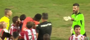 OVDE NE BI DOBIO NI ŽUTI KARTON: Francuski nokauter drakonski kažnjen (VIDEO)