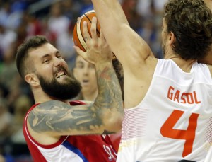 ‘BACI PETAKA’: Najduhovitiji košarkaš Srbije se zabavlja i kada je na parketu (FOTO)