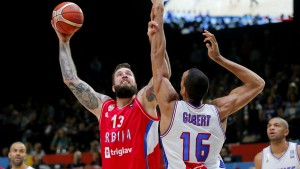 EUROBASKET 2015: Goberovo ‘čupanje’ obruča Srbije najbolji potez poslednjeg dana (VIDEO)