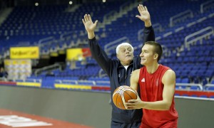 MUTA JE ZADUŽEN ZA ATMOSFERU: Ali kada je stao na crtu, onda je to izgledalo ovako (VIDEO)