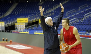 RIVALI VEĆ STREPE: Bogdan namestio ruku, biće ovako i na utakmicama! (VIDEO)