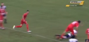 DISKUTABILNO: Sudija pustio prednsot pa umesto penala svirao prekršaj van šesnaesterca za Partizan (VIDEO)