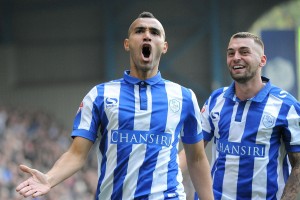 IMA ‘OČI NA LEĐIMA’: Bez gledanja lobovao golmana sa preko 40 metara (VIDEO)