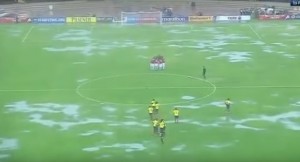 SMEH DO SUZA: Bolvija dobila Peru u ‘vaterpolo’ uslovima, igrači se klizali i padali kao na hokeju (VIDEO)