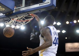 S POGREŠNE STRANE: Jokić na posteru Harisona Barnsa (VIDEO)