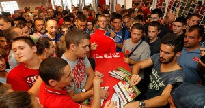 PRILIKA ZA DELIJE: Vered i Donald na druženju s navijačima