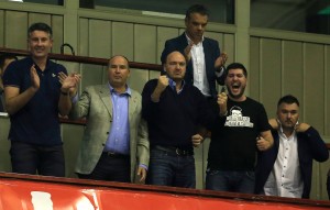 POZNATA SCENA U PIONIRU: Veliko slavlje igrača i navijača (FOTOGALERIJA)