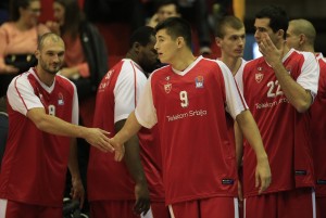 OVACIJE OD DELIJA: Kakvo društvo Luka, Dangubić i Lazić imaju na klupi?! (FOTO)