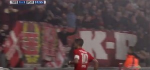 RIZIČNO: Proslava gola ga umalo koštala glave (VIDEO)