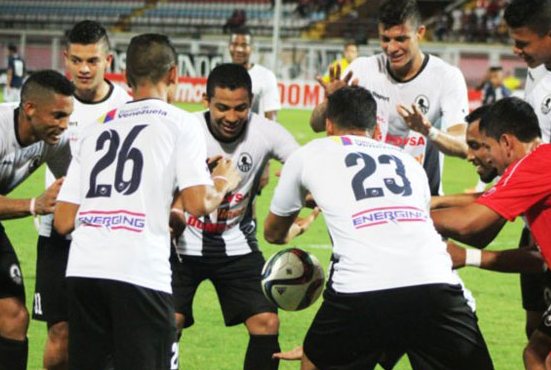 VERUJETE LI SVOJIM OČIMA? Magija, ali ona prava, na fudbalskom terenu! (VIDEO)