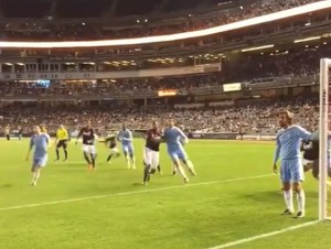 ZABEZEKNUT: Začuđeni Pirlo nije znao šta ga je snašlo (VIDEO)