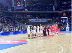 FOTO-UBOD: Vedeta ‘kraljevskog kluba’ bodri košarkaše protiv Crvene zvezde (FOTO)