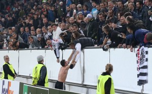 BOGATO: Evo kako su fudbaleri Partizana proslavili pobedu u svlačionici (FOTO)