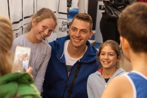 DRUŽENJE SA ŠAMPIONOM: Emir Bekrić na Sajmu sporta (FOTO)