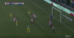 ŠOKIRAO I SVOJE I NJIHOVE: Igrač Fejnorda kandidat za autogol godine! (VIDEO)