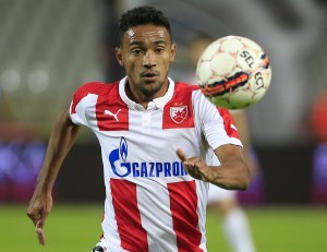 BRAZILSKA SAMBA U ZVEZDINOJ SVLAČIONICI: Bruno Matos demonstrirao ‘trbušni ples’ (VIDEO)