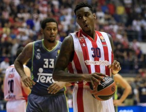 ‘KVINSIMANIJA’: Amerikanac sa tri trojke u prvoj četvrtini razgalio Delije (VIDEO)