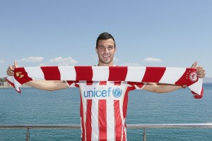 LUDNICA U GRČKOJ: Milivojević povređen u divljanju navijača PAO-a (VIDEO)