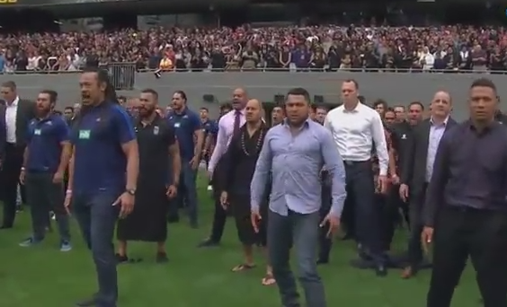 VELIČANSTVEN ISPRAĆAJ: Hakom ispratili nekada najboljeg ragbistu sveta (VIDEO)