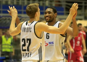 CRNO-BELA PORODICA: Ko će danas bodriti košarkaše na treningu pred Olimpiju?