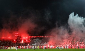 TUČA: Delije i Meraklije se sukobile na ulicama Niša (VIDEO)