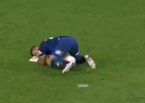 STA URADI, ČOVEČE: Neobjašnjiva i urnebesna reakcija australijskog golmana (VIDEO)