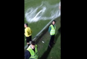 PROCURELO: Ovako su Grobari okupali pomoćnog sudiju uz povike ‘Partizan šampion’! (VIDEO)