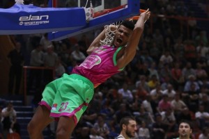 SREMSKA MITROVICA NA NOGAMA: Monstruozno zakucavanje Luvavuva (VIDEO)