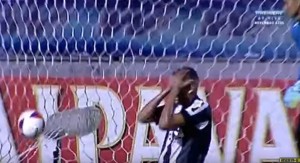 VOLEJČINA, ALI U SVOJ GOL: Da mu pozavide i najbolji napadači (VIDEO)