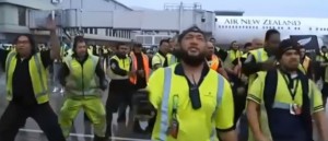 CEO NOVI ZELAND IGRA HAKU: Veličanstven doček za ragbiste (VIDEO)