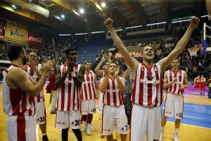 BRUTALNA DOBRODOŠLICA: Tejić prizemljio Partizanovog Amerikanca (VIDEO)