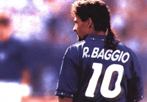 VREMEPLOV: Roberto Bađo je sjajnom fintom izbacio protivničke igrače van terena, ali bukvalno! (VIDEO)