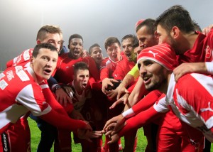 NI OVDE NE MOŽE BEZ ZVEZDE: Evo kako prvotimac crveno-belih lepšoj polovini čestita rođendan (VIDEO)