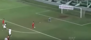 ‘DOKTOR’: Ni najbolji napadači sveta ne završavaju ovako situaciju jedan na jedan sa golmanom (VIDEO)