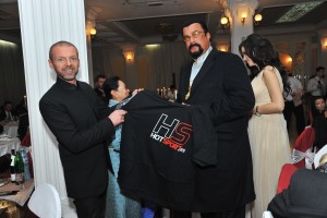 STIVEN SIGAL ZA HOTSPORT: Srbi, i treba da se ponosite Novakom Đokovićem! (VIDEO) (FOTO)