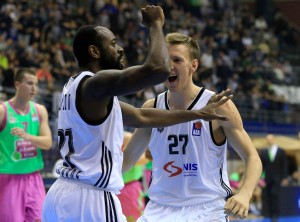 KAO MALO DETE: Pogledajte kako je Vilson proslavio skok u napadu i koš (VIDEO)