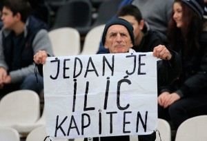 KAO DA SU UKLETI: Ni kapiten Ilić ne može da pogodi sa ‘bele tačke’ (VIDEO)