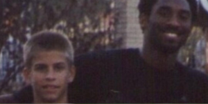 PITALICE: Ko je dečak na slici sa legendarnim Kobi Brajantom? (FOTO)