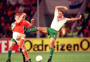 VREMEPLOV: Kada Vini Džons navuče golmanske rukavice i stane na gol… (VIDEO)