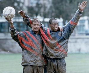 VREMEPLOV: Ovo je bio fudbal, a ne ovi današnji fudbaleri u helankama, rukavicama, šalovima i kapama (VIDEO)