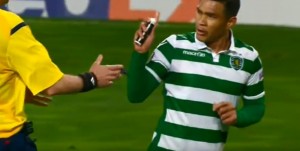 NAJORIGINALNIJE SLAVLJE: Fudbaler Sportinga ukrao sudiji sprej (VIDEO)