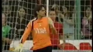 VREMEPLOV: Sećate li se kada je Pipo Inzagi bio GOLMAN, a Đanluka Vijali se poigrao sa njim? (VIDEO)