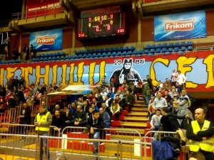 SVE SPREMNO ZA SPEKTAKL: Delije slave 100 godina Mojkovačke bitke (FOTO)