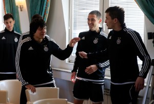 PARTIZANOVA SIMFONIJA: Pijanista Saša Ilić sa naslednicima (FOTO)