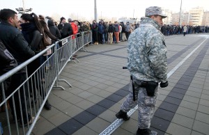 ‘LUDNICA’ ISPRED ARENE: Srbi i Crnogorci ‘jure’ karte za finale decenije (FOTOGALERIJA)