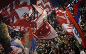 HRVATSKI MEDIJI: Četničko orgijanje navijača Zvezde u paklu ‘Pionira’! (FOTO)