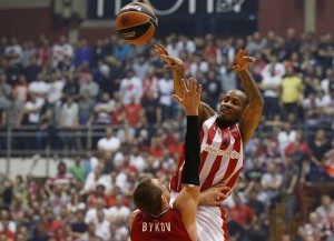 SJAJNA FINTA: Kinsi je izbacio čuvara kao iz ‘voza’ (VIDEO)