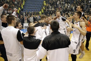 ‘GORI’ SVLAČIONICA: Crno-beli dobili poklon od Slovenaca koji ih je samo dodatno motivisao (FOTO)