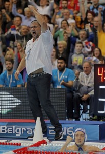 SLIKA O KOJOJ PRIČA CEO SVET: U bazenu neprijatelji, a van njega sportisti (FOTO)